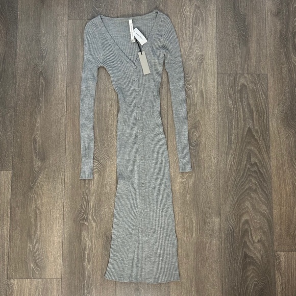 Aritzia The Group By Babaton Avalon Midi Dress Buttons Bodycon Stretch Fitted - Picture 4 of 16